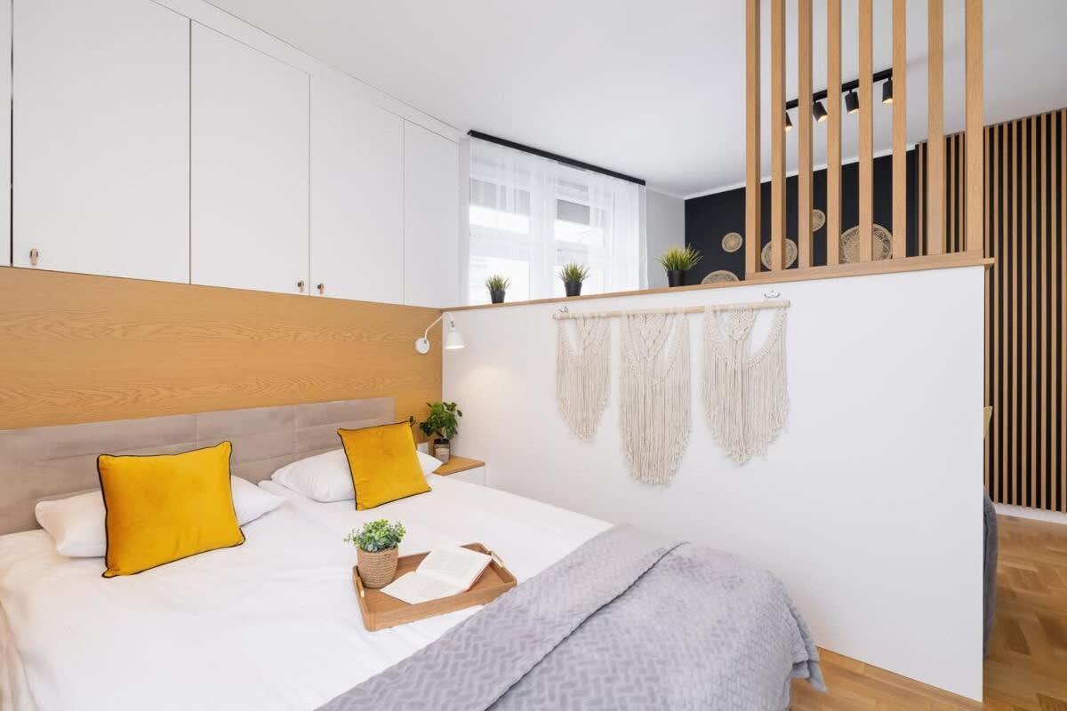 Apartment Warszauera Z Klimatyzacja Na Krakowskim Kazimierzu By Renters *