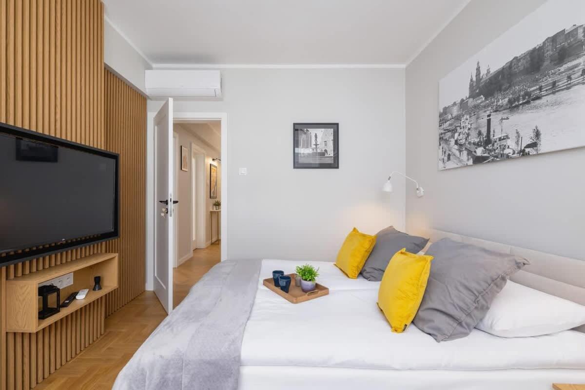 Warszauera Z Klimatyzacja Na Krakowskim Kazimierzu By Renters *